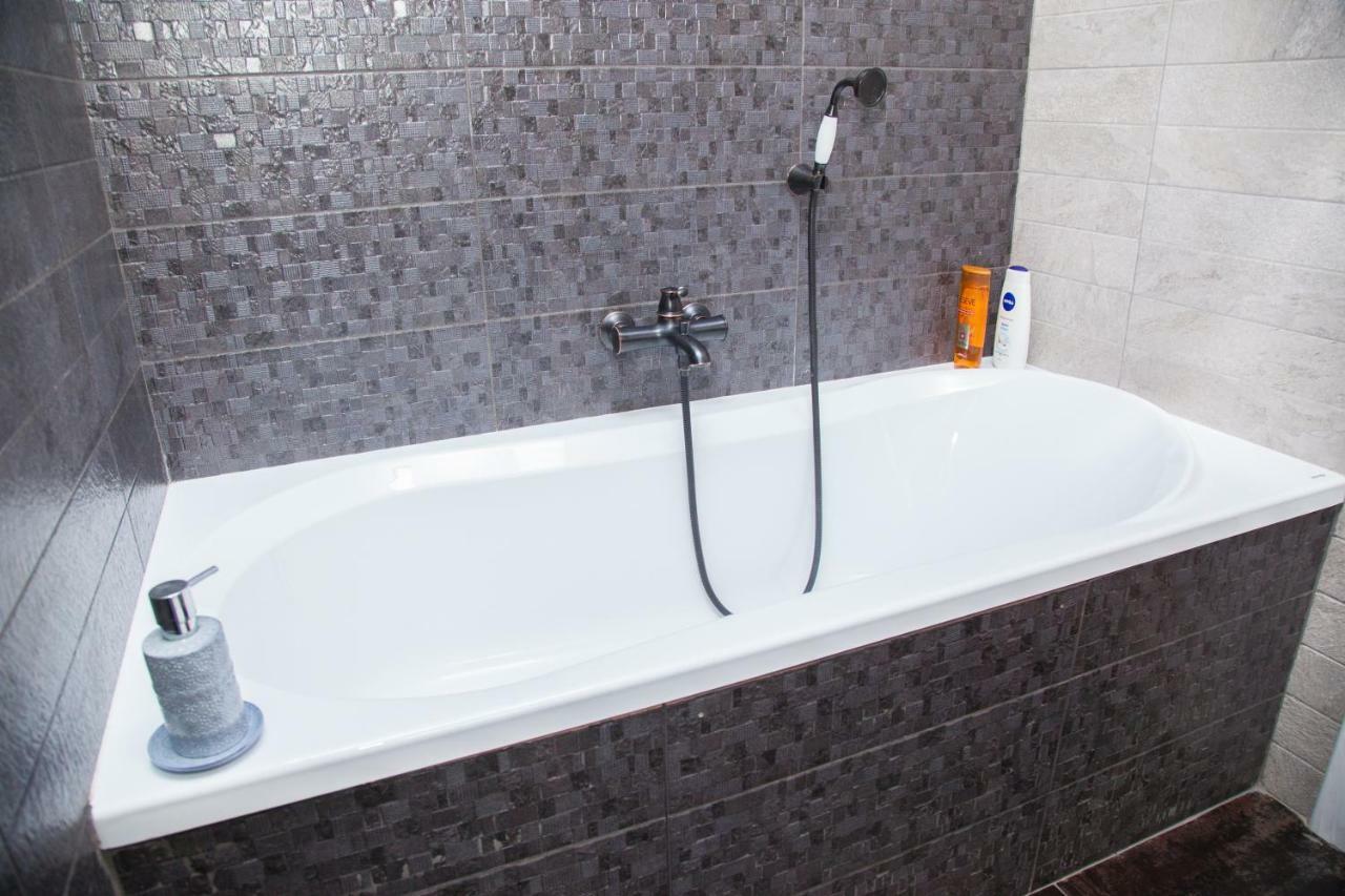 Vip Apartment On Lobanovskogo 19 Street Zaporizhia Bagian luar foto